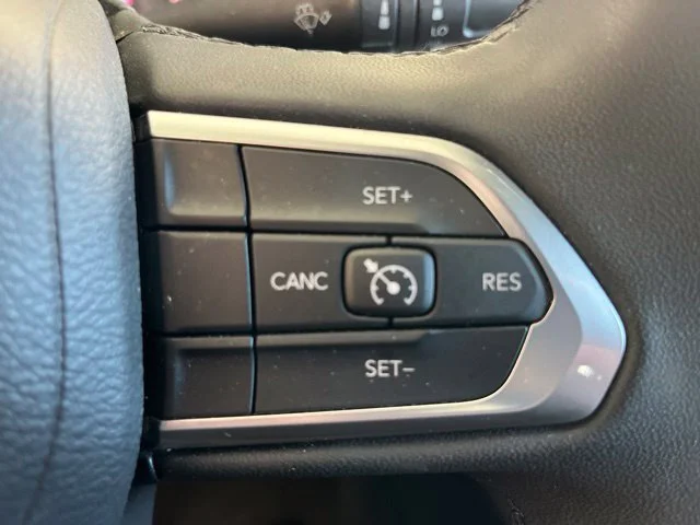 Used 2024 Bright White Clearcoat Jeep Latitude image 25