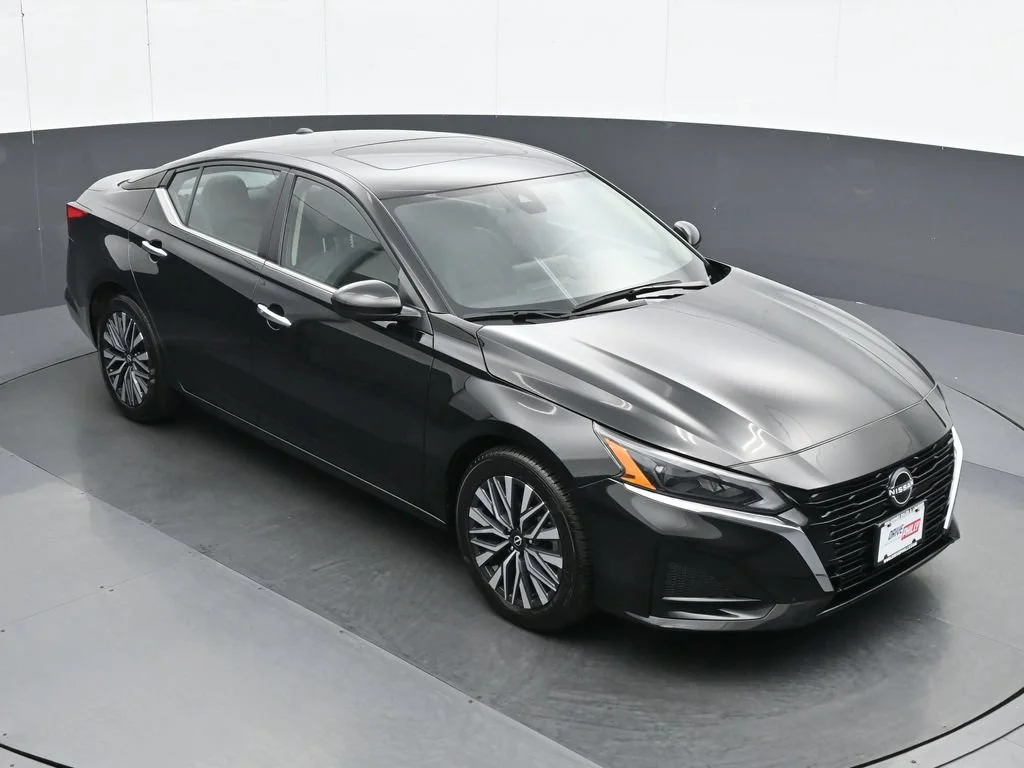 Used 2024 Black Nissan 2.5 SV image 24