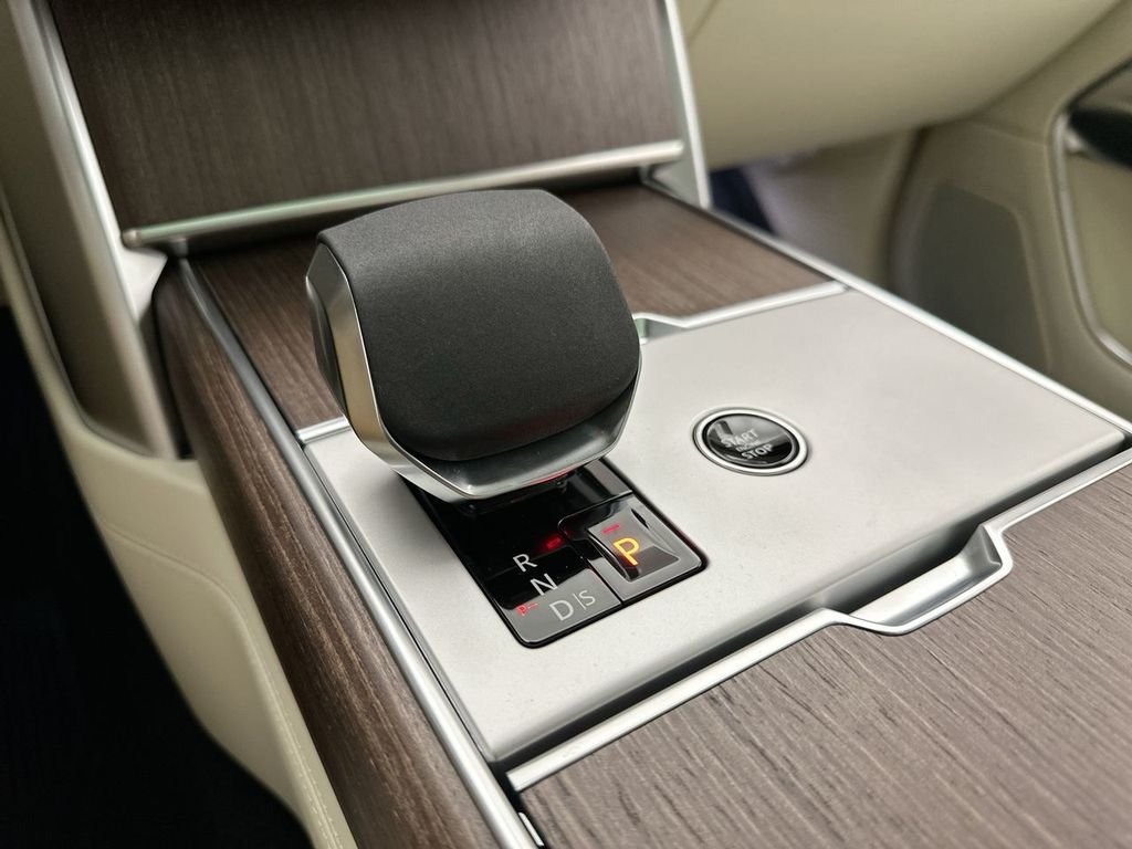 New 2026 Santorini Black Land Rover SE image 12