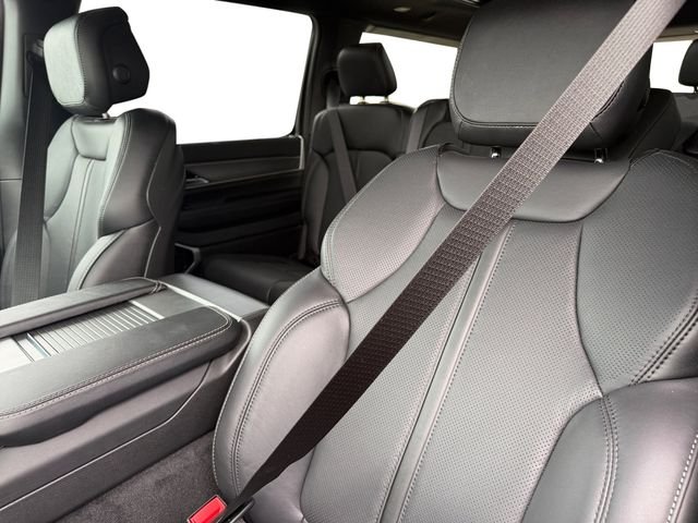 New 2026 Steel Blue Exterior Paint Jeep Limited Reserve image 16