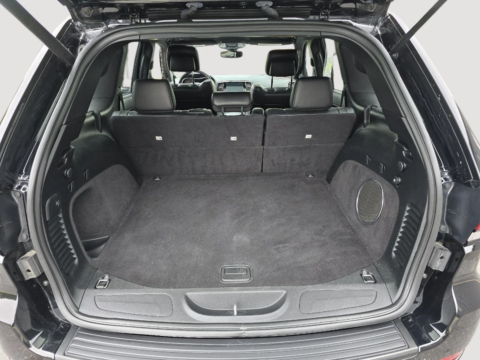 Certified Used 2019 Diamond Black Crystal Pearlcoat Jeep Altitude image 29