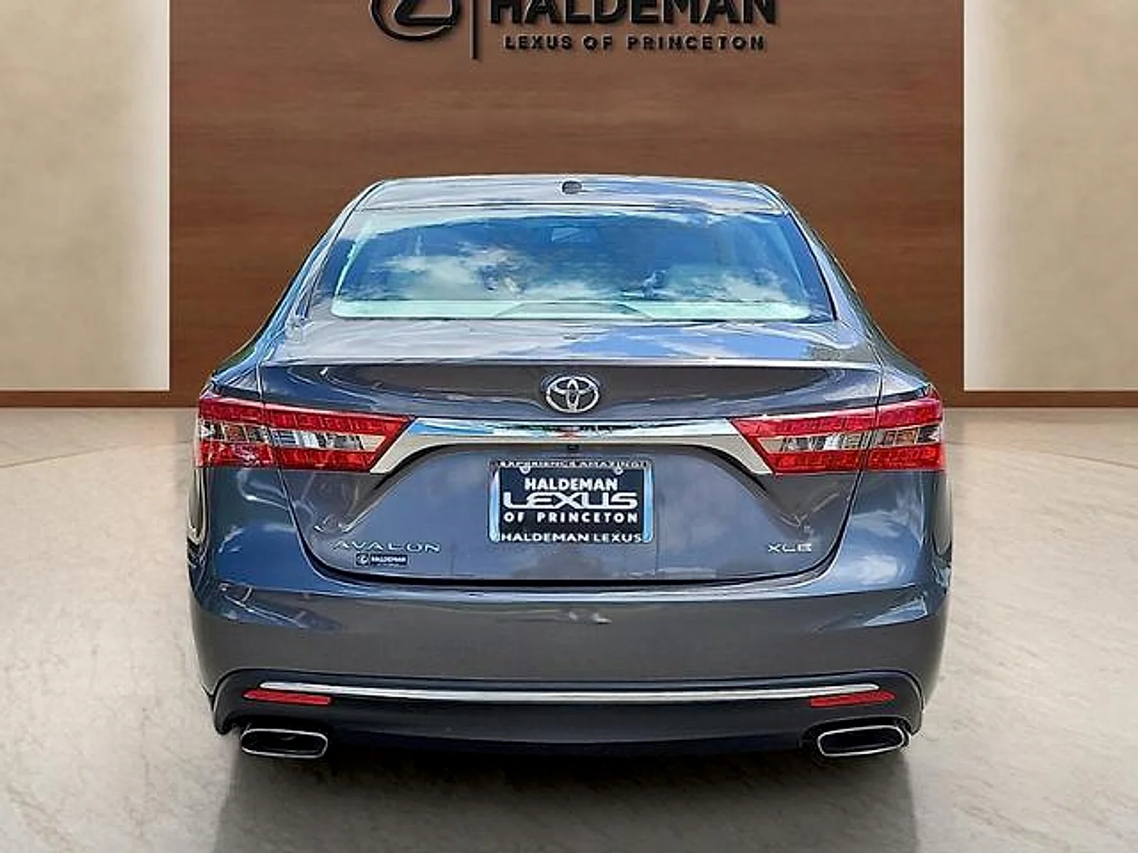 Used 2016 Magnetic Gray Metallic Toyota XLE image 5