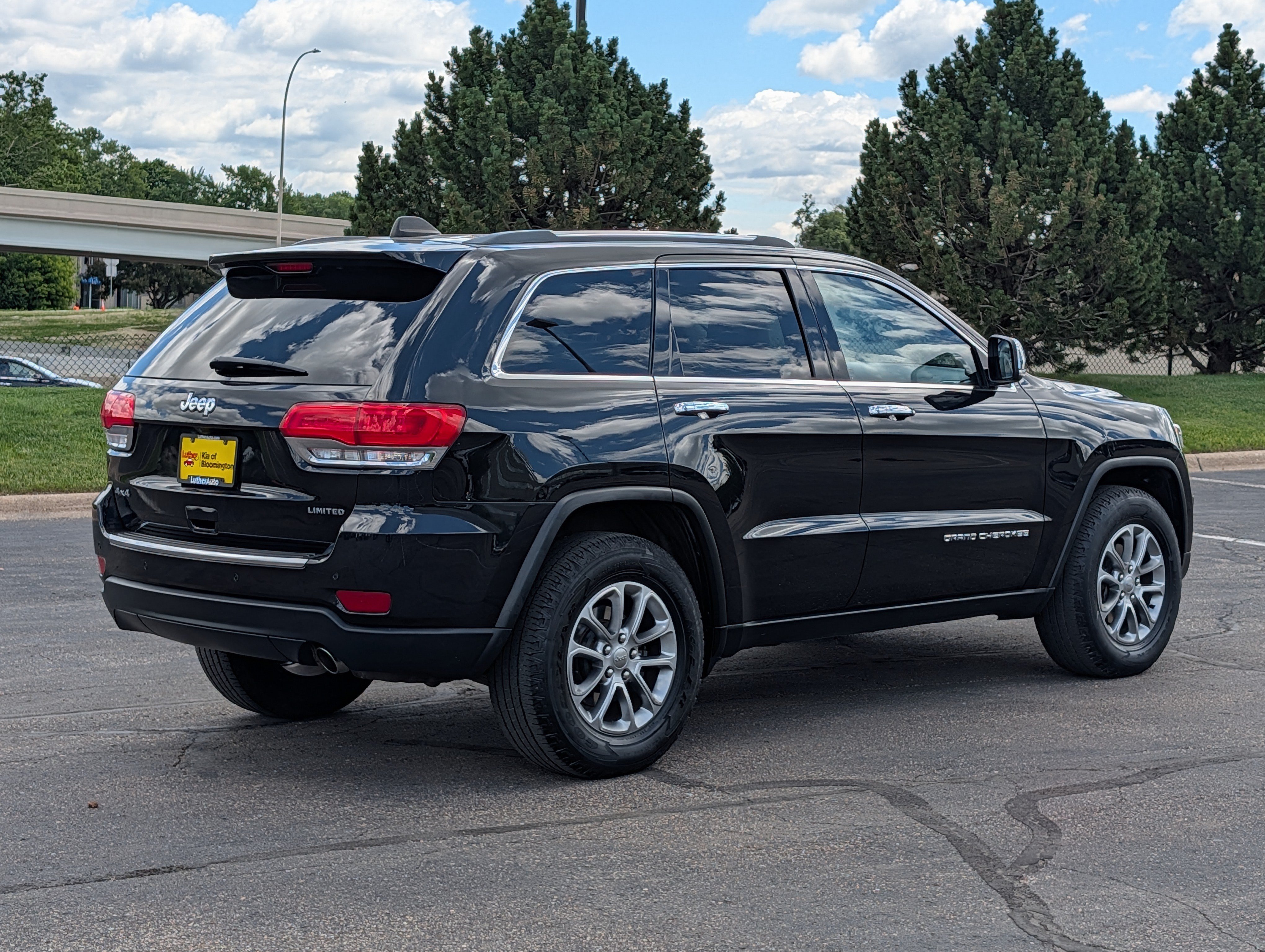 Used 2015 Brilliant Black Crystal Pearlcoat Jeep Limited image 7