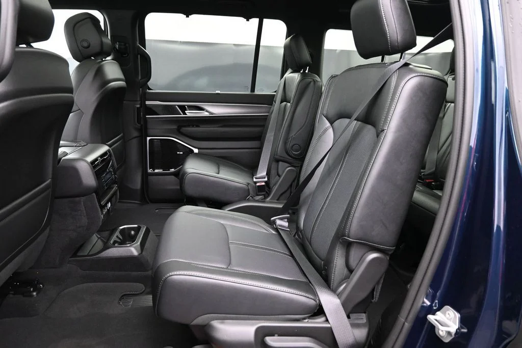 New 2026 Fathom Blue Pearl-Coat Exterior Paint (Late Availability) Jeep Limited Reserve image 34