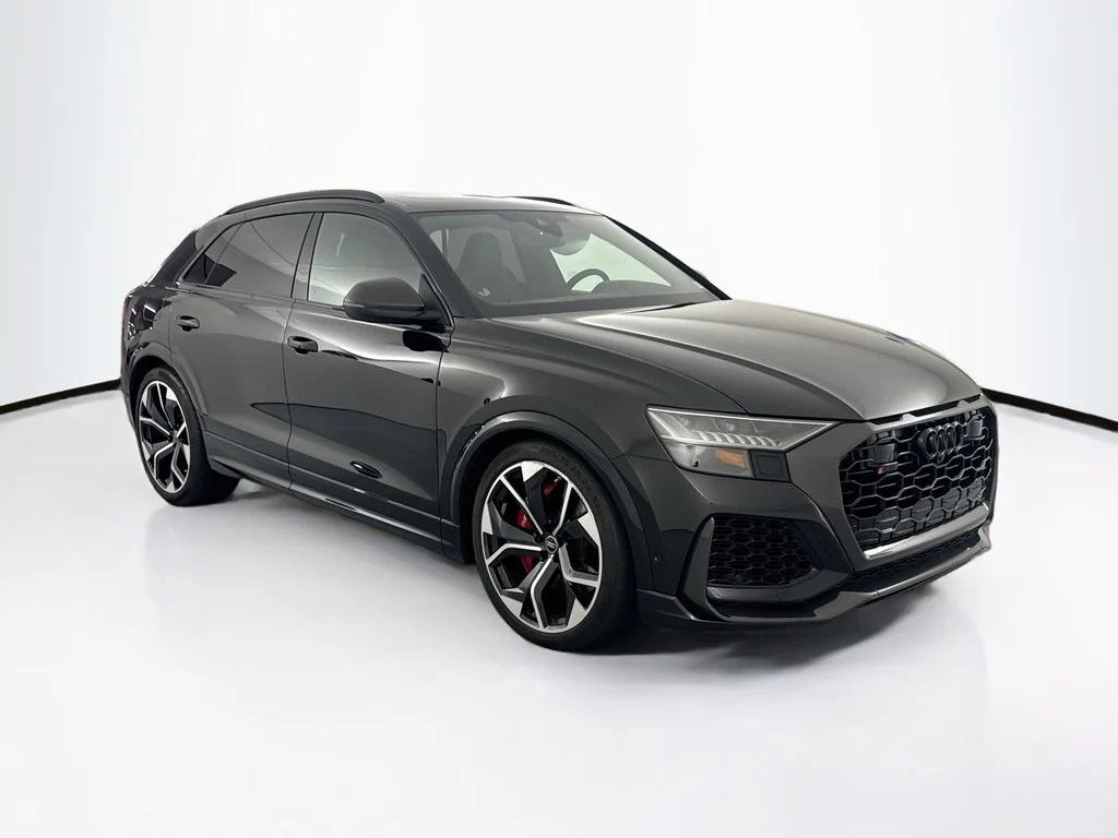 Used 2024  Audi 4.0T image 3