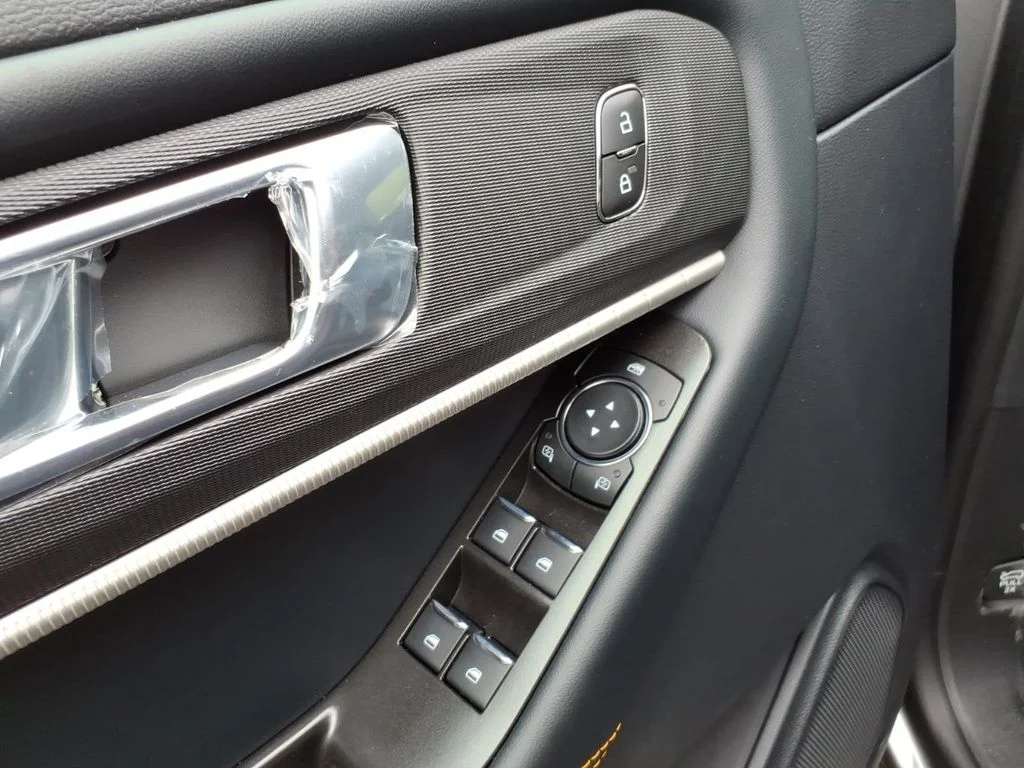 New 2026 Carbonized Gray Metallic Ford Tremor® image 15