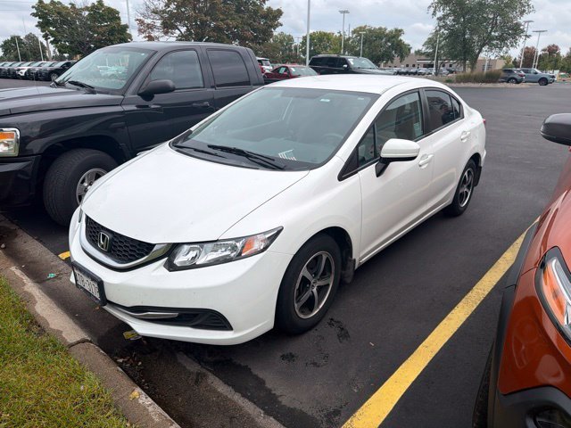 Used 2015 White Honda SE image 5