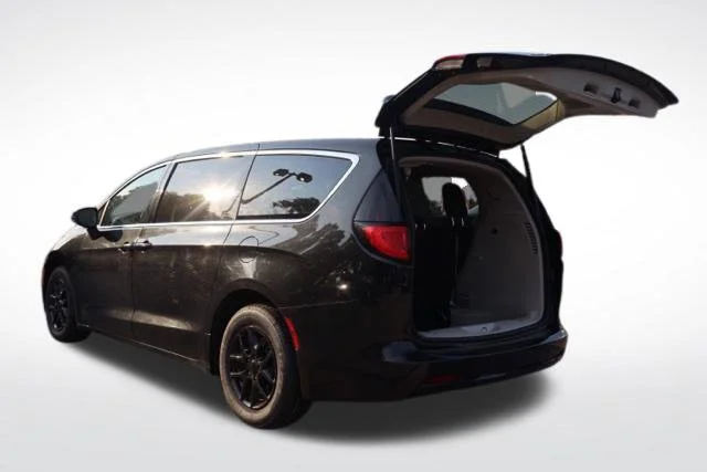 Used 2023 Black Chrysler LX image 9
