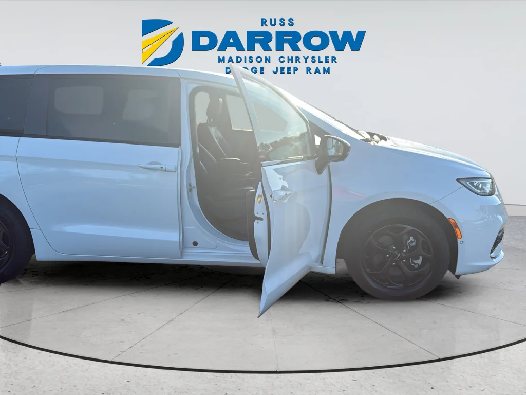 Used 2024 White Chrysler Select S Appearance image 9