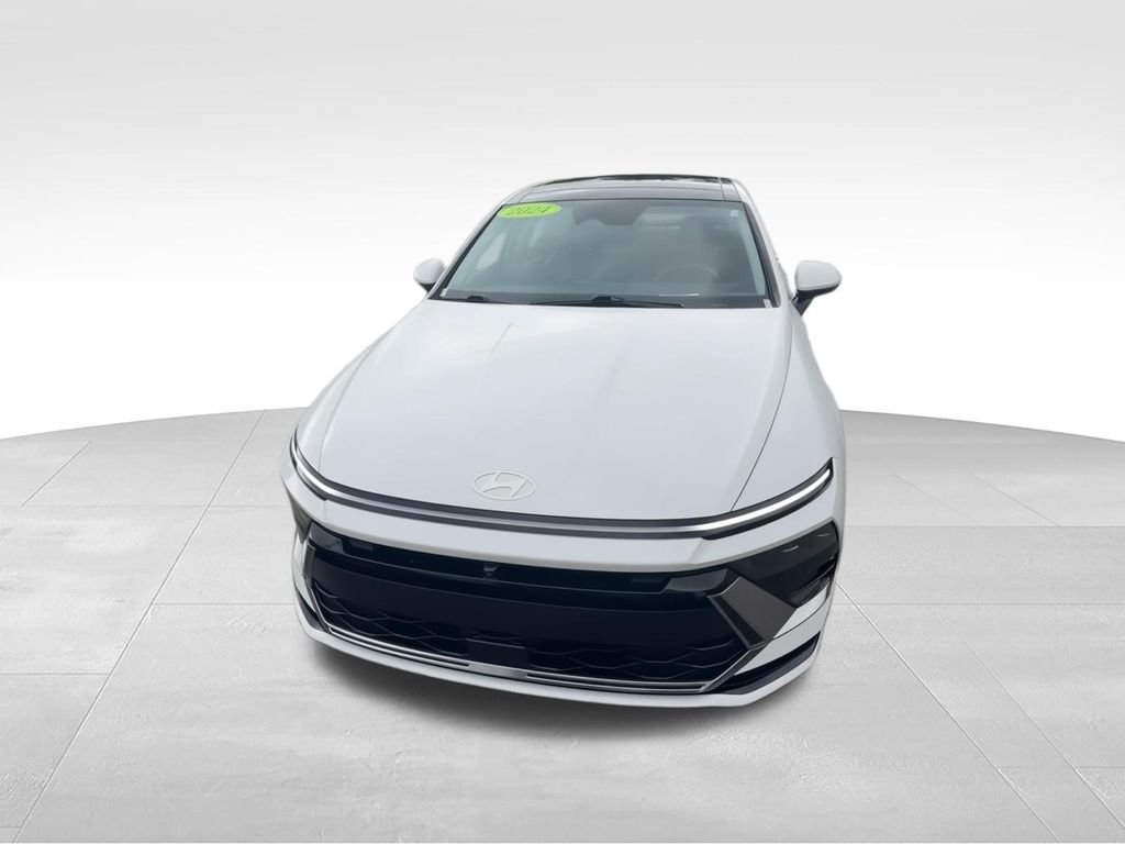 Used 2024 White Hyundai Limited image 4
