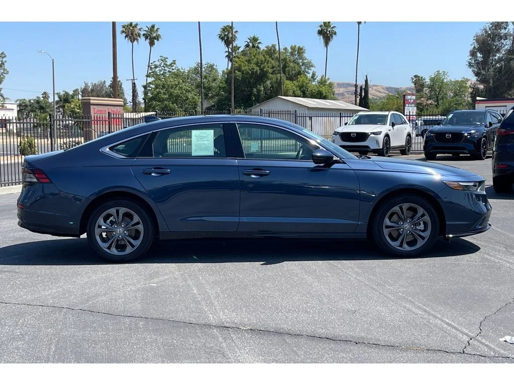 Used 2025 Canyon River Blue Metallic Honda EX-L image 7