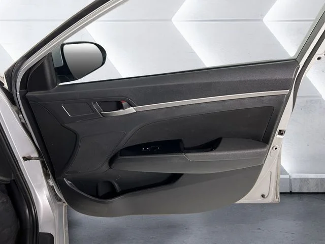 Used 2018 Silver Hyundai SEL image 15