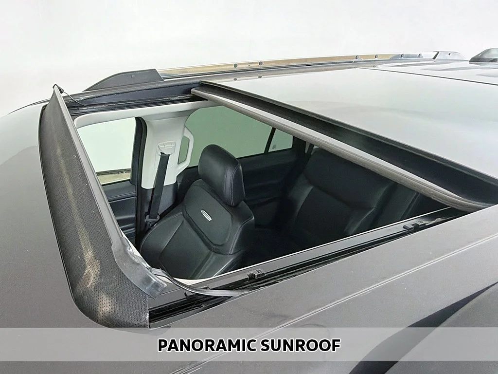 Used 2025 Gray Metallic Ford Platinum image 4