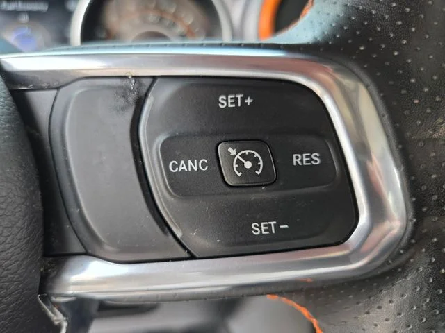 Used 2023 Silver Jeep Mojave image 34