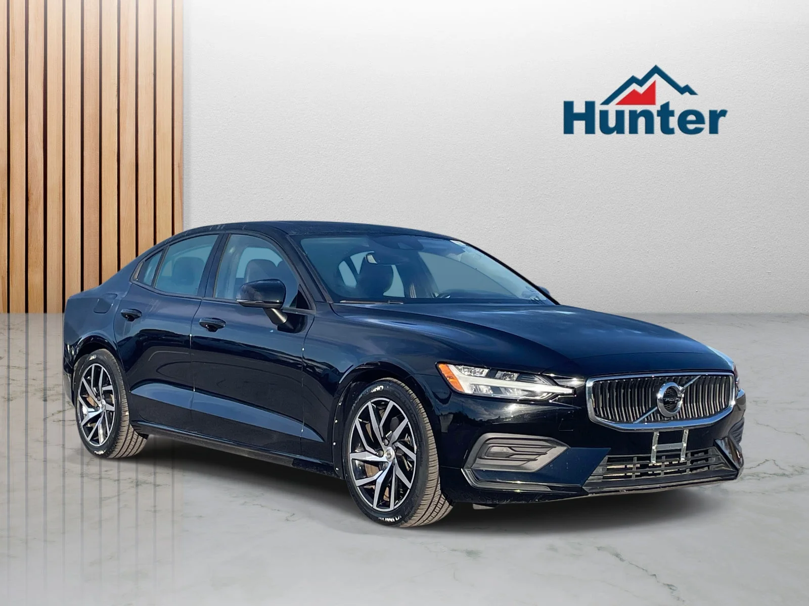 Used 2020 Black Stone Volvo Momentum image 1