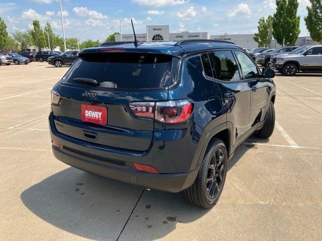 New 2026 Fathom Blue Pearl-Coat Exterior Paint Jeep Latitude Altitude image 5