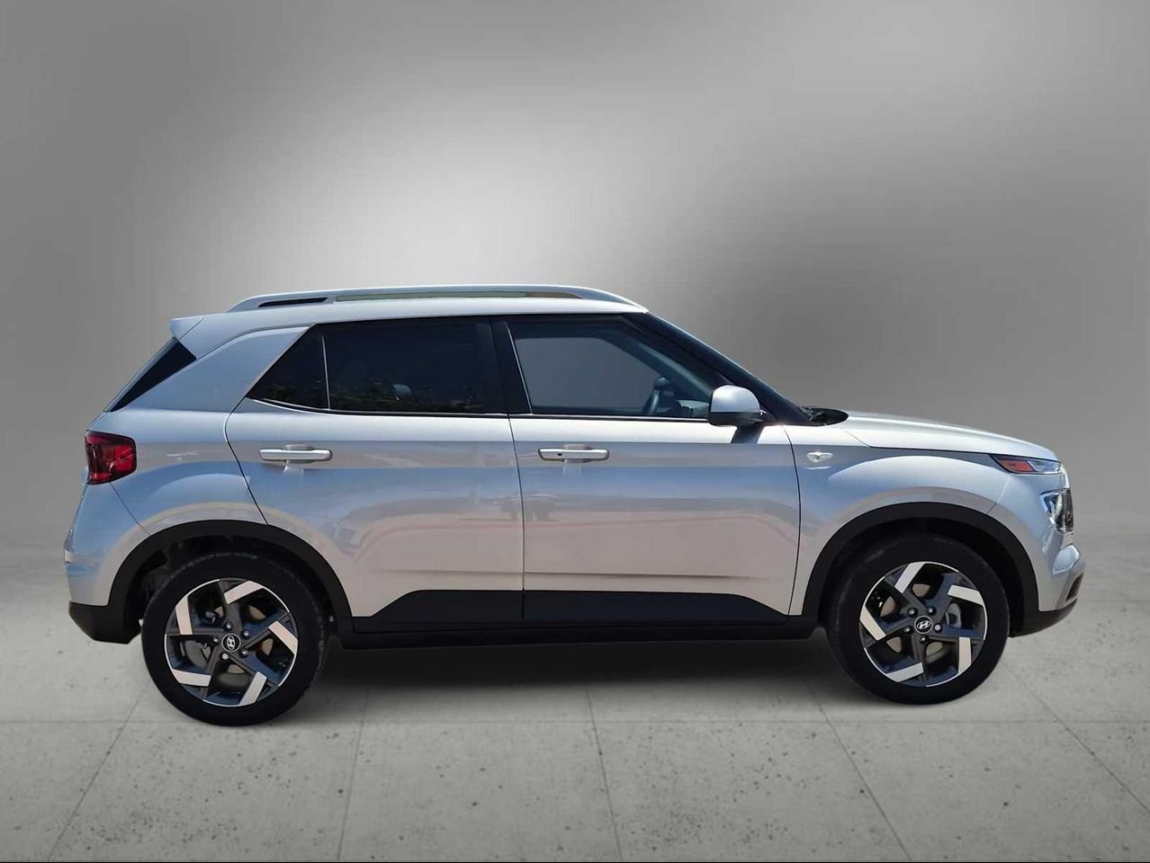 New 2026 Shimmering Silver Hyundai SEL image 9