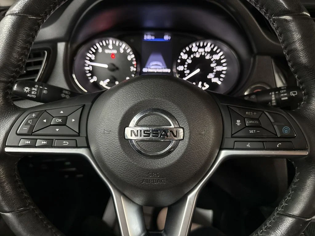 Used 2019 Gun Metallic Nissan SL image 21