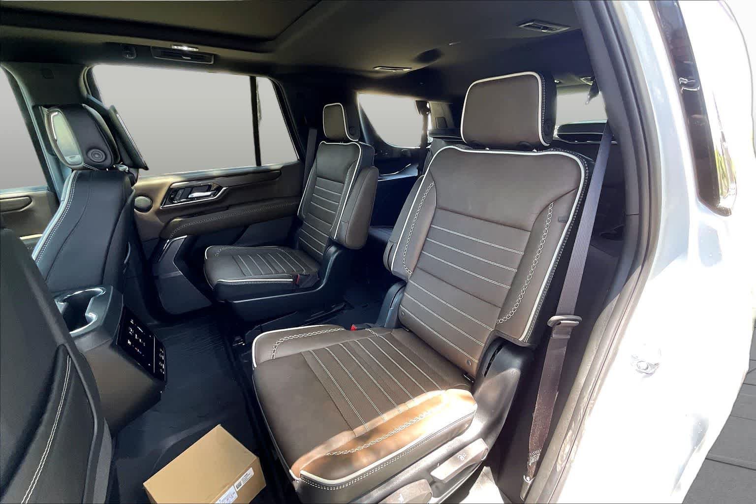Used 2026 Glacier White Tricoat GMC Denali Ultimate image 20