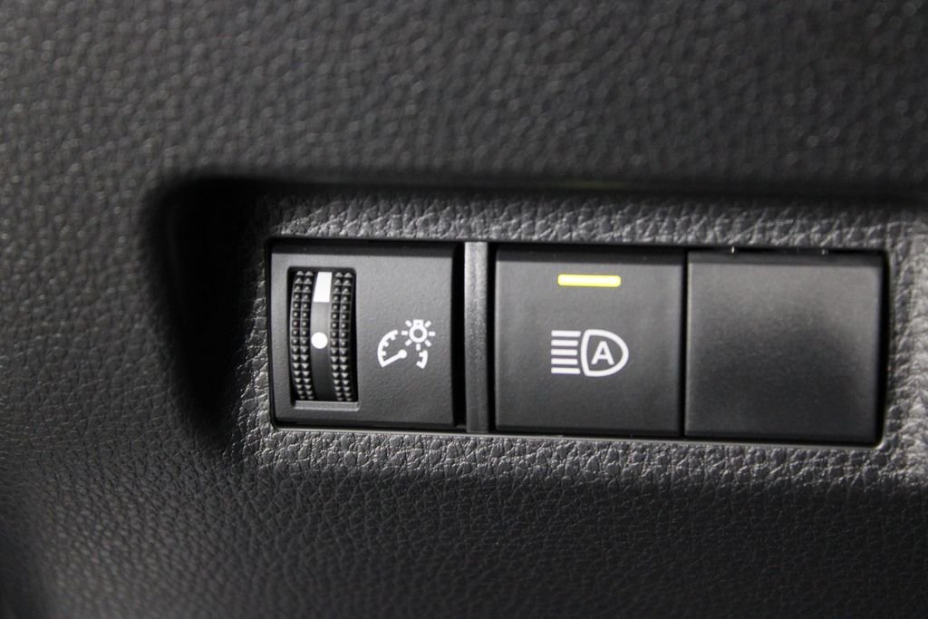 2025 Toyota RAV4 LE - Photo 22