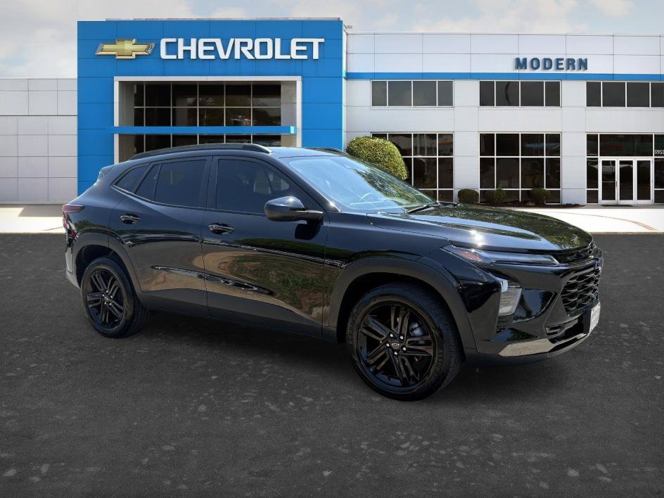 Used 2025 Mosaic Black Metallic Chevrolet ACTIV image 6