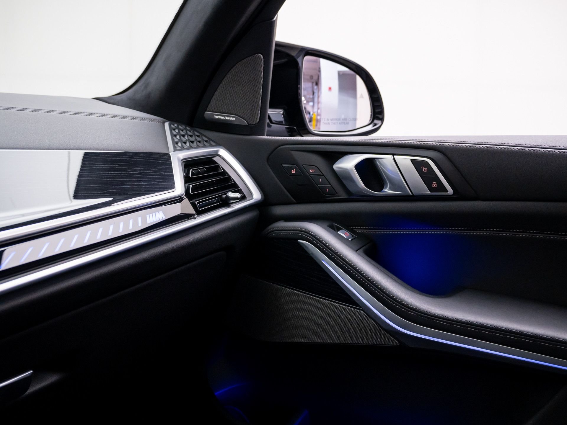 Used 2024 Black BMW M60i image 33