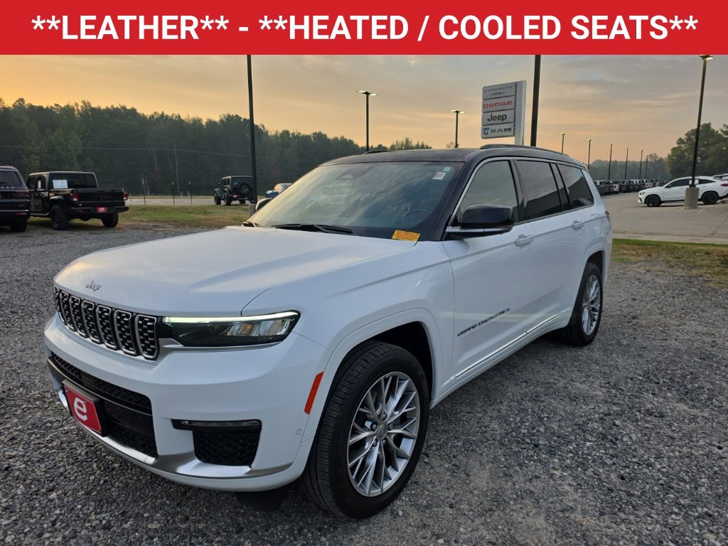 Used 2025 White Jeep Summit image 5