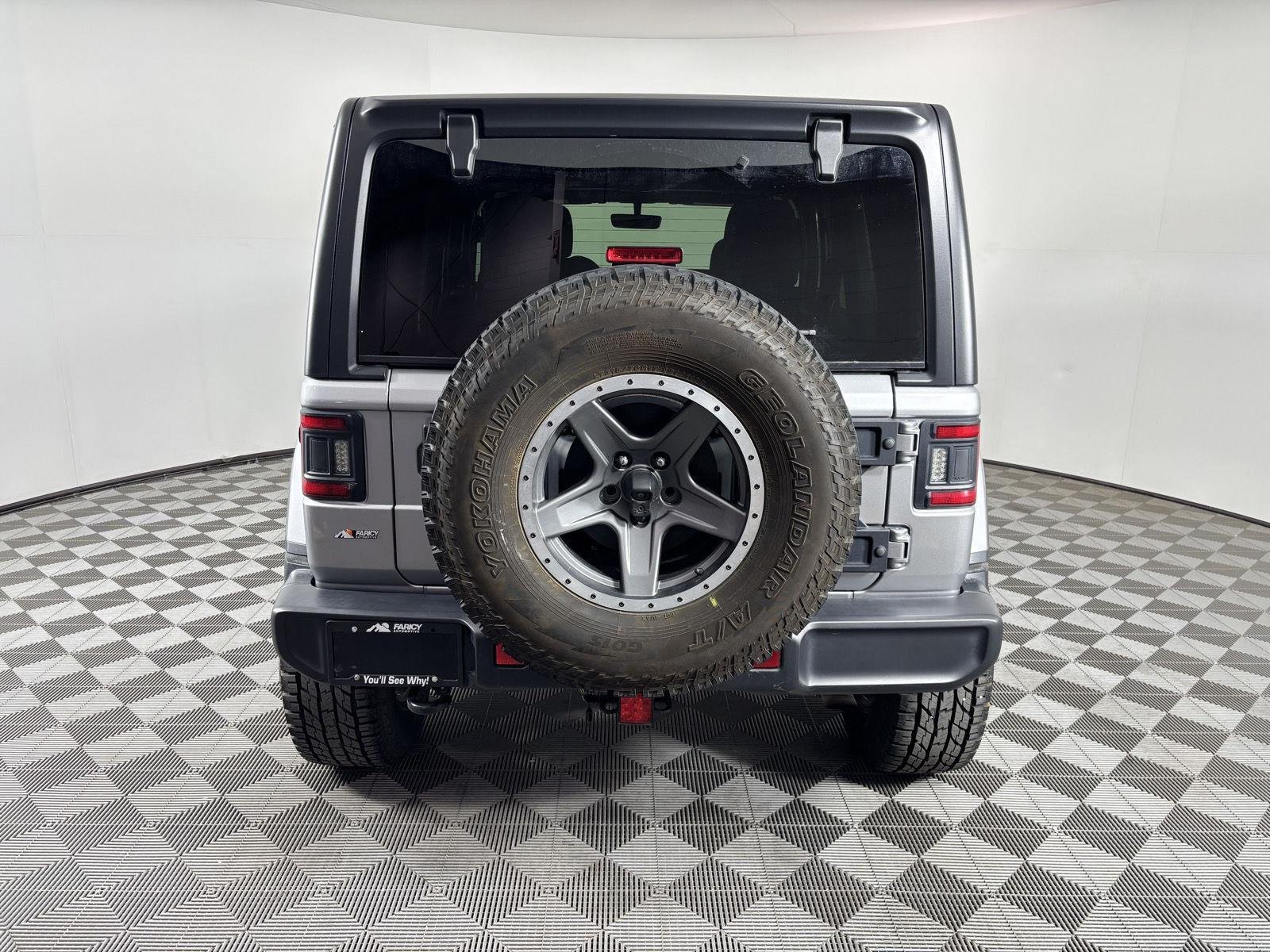 Used 2020 Billet Silver Metallic Jeep Sahara image 4