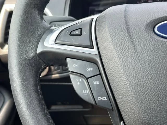 Used 2022 Silver Ford SEL image 29