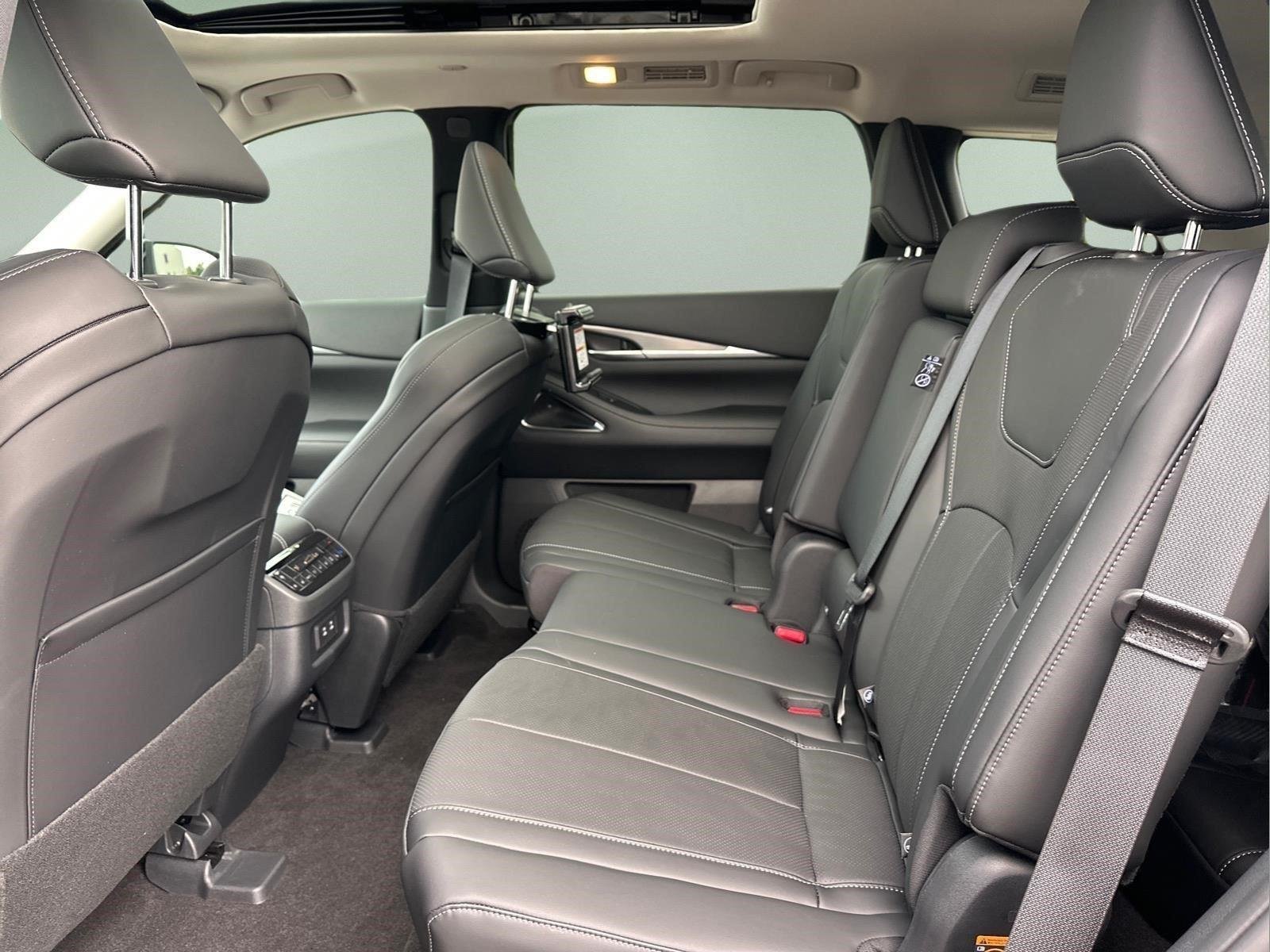 New 2027 MINERAL BLACK INFINITI Luxe FWD image 15