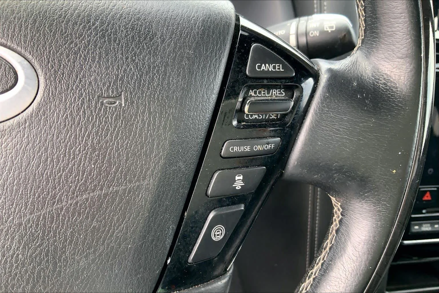 Used 2020 Black Obsidian INFINITI LUXE image 24