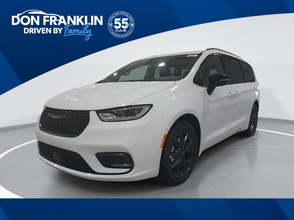 2026 Chrysler Pacifica Limited's photo