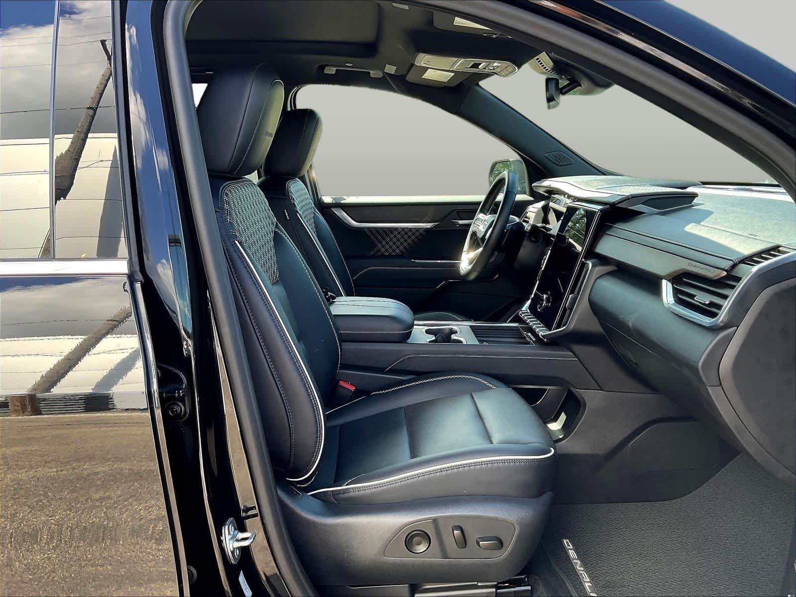2024 GMC Acadia Denali - Photo 32