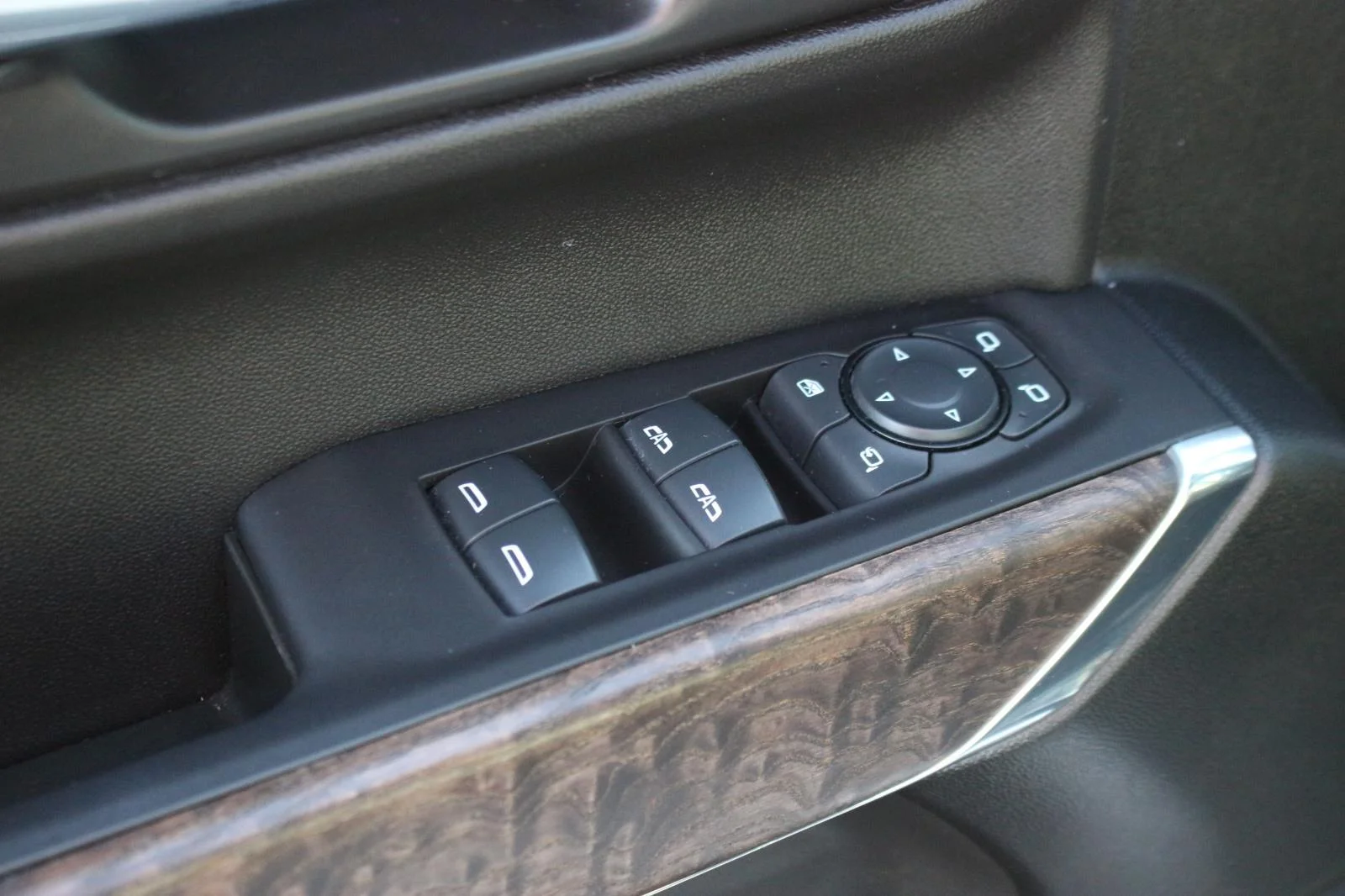 Used 2021 WHITE FROST TRICOAT GMC Denali image 14