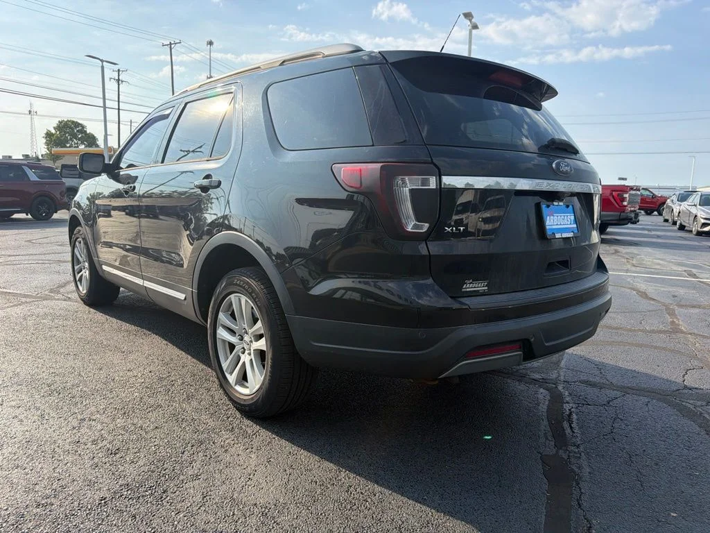 Used 2019 Black Ford XLT image 6