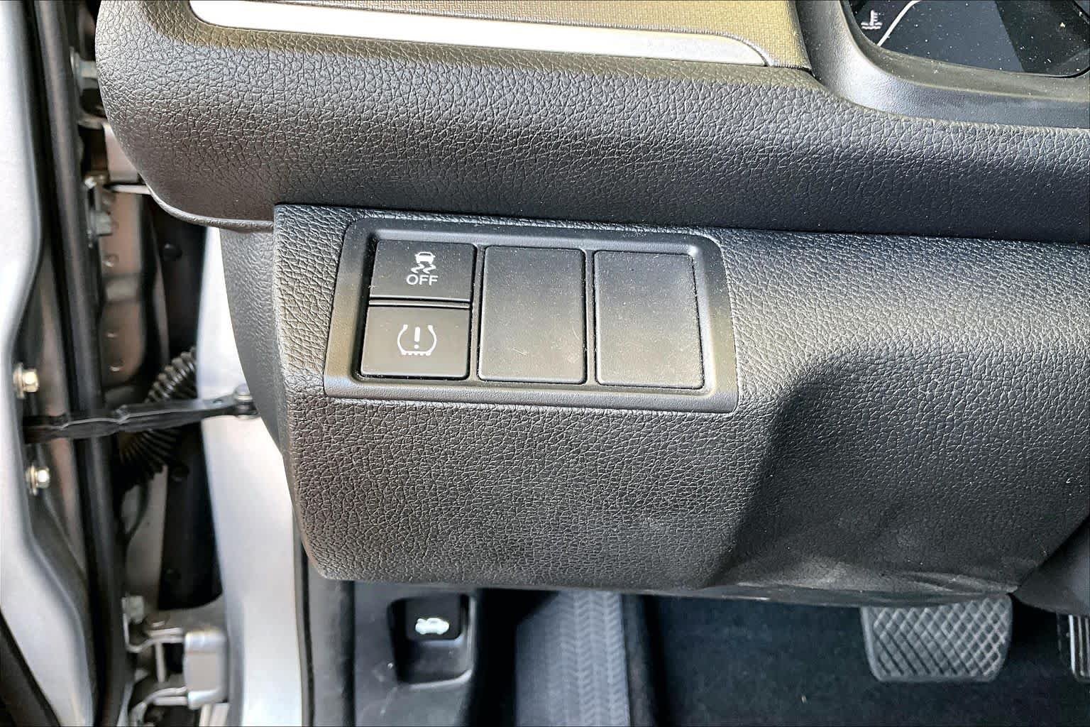 Used 2016 Lunar Silver Metallic Honda LX image 34