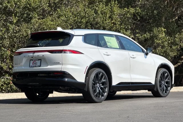 New 2026 Oxygen White <sup>1</sup> Toyota  Limited image 4