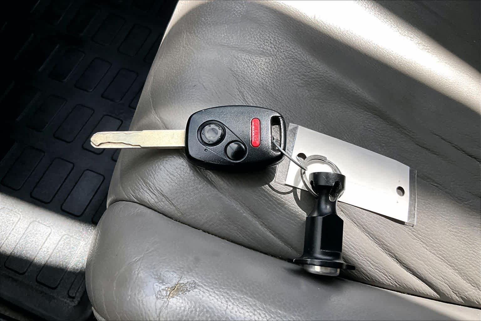 Used 2008 Glacier Blue Metallic Honda EX-L image 14
