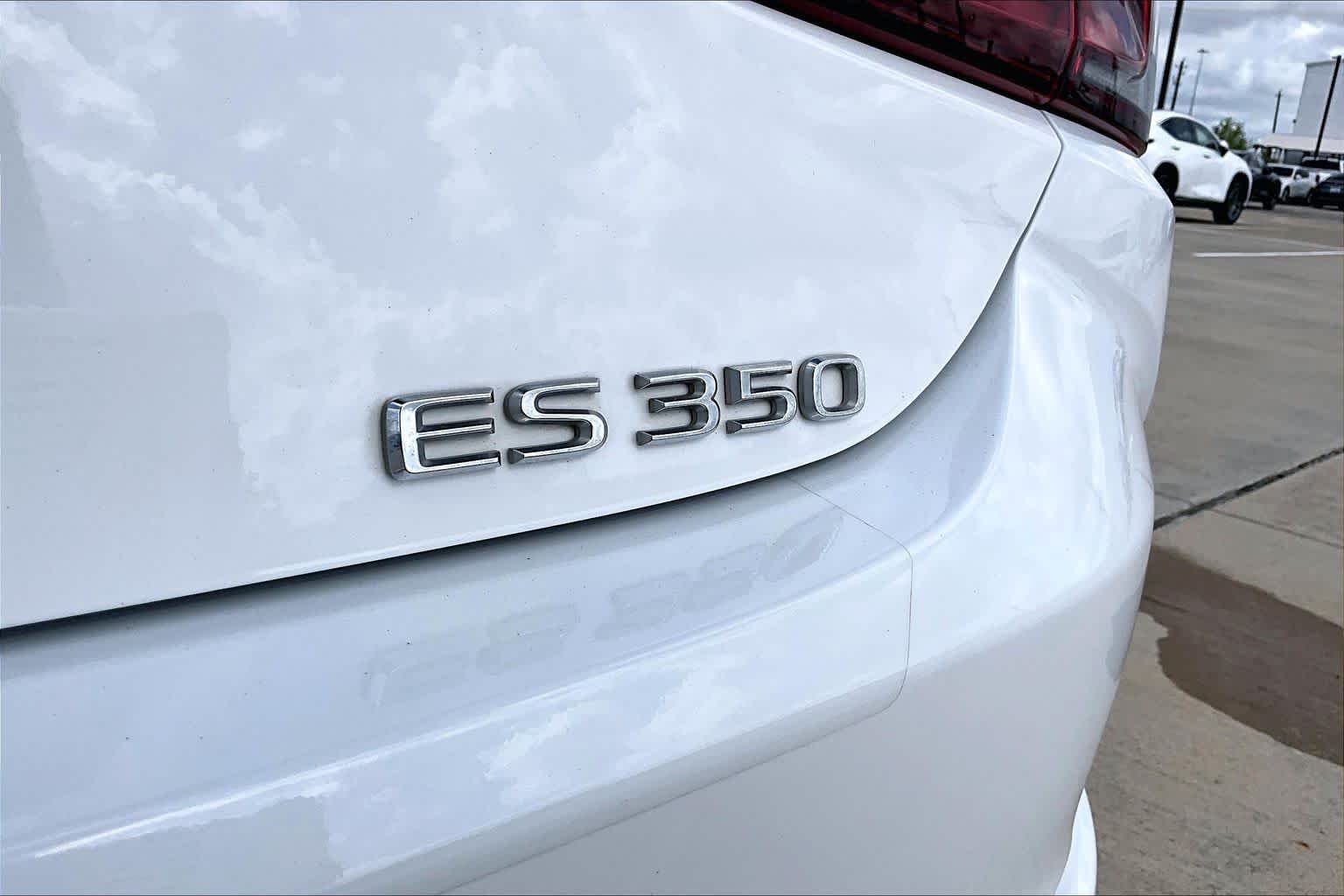 Used 2024 Ultra White Lexus F SPORT Handling image 10