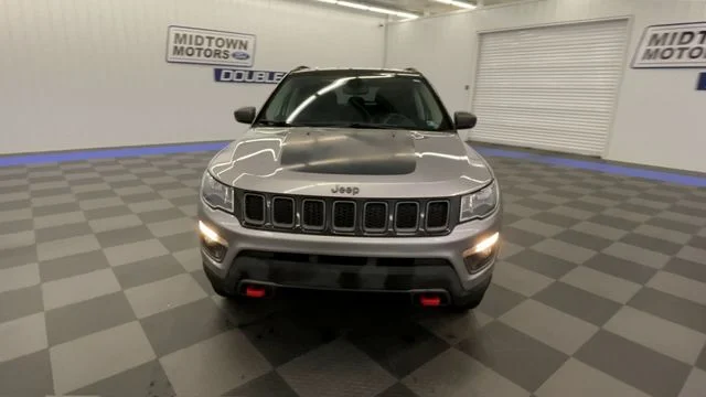 Used 2019 Billet Silver Metallic Clearcoat Jeep Trailhawk image 3