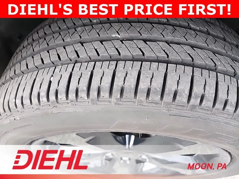 Used 2025 Red Jeep Altitude X image 11