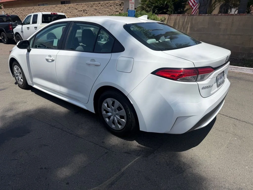 Used 2021 White Toyota L image 9