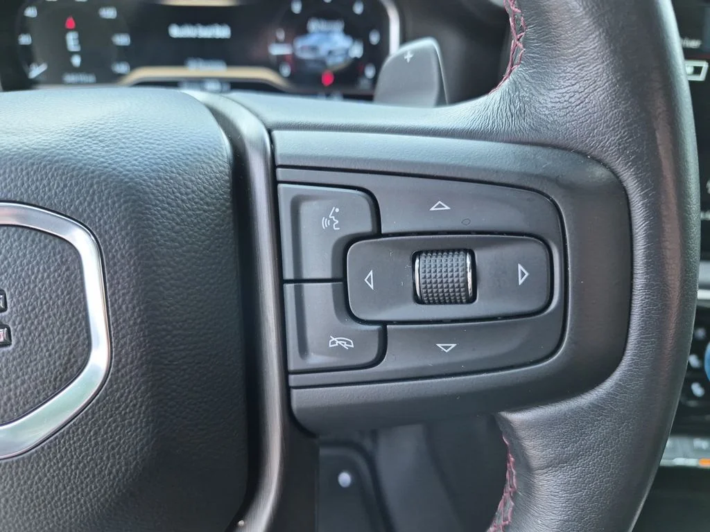 Used 2022 White GMC AT4X image 34