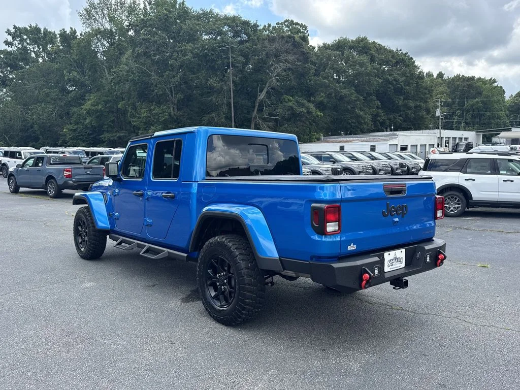 Used 2025 Blue Jeep High Tide image 5