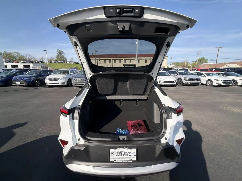 New 2026 Summit White Buick Preferred image 28