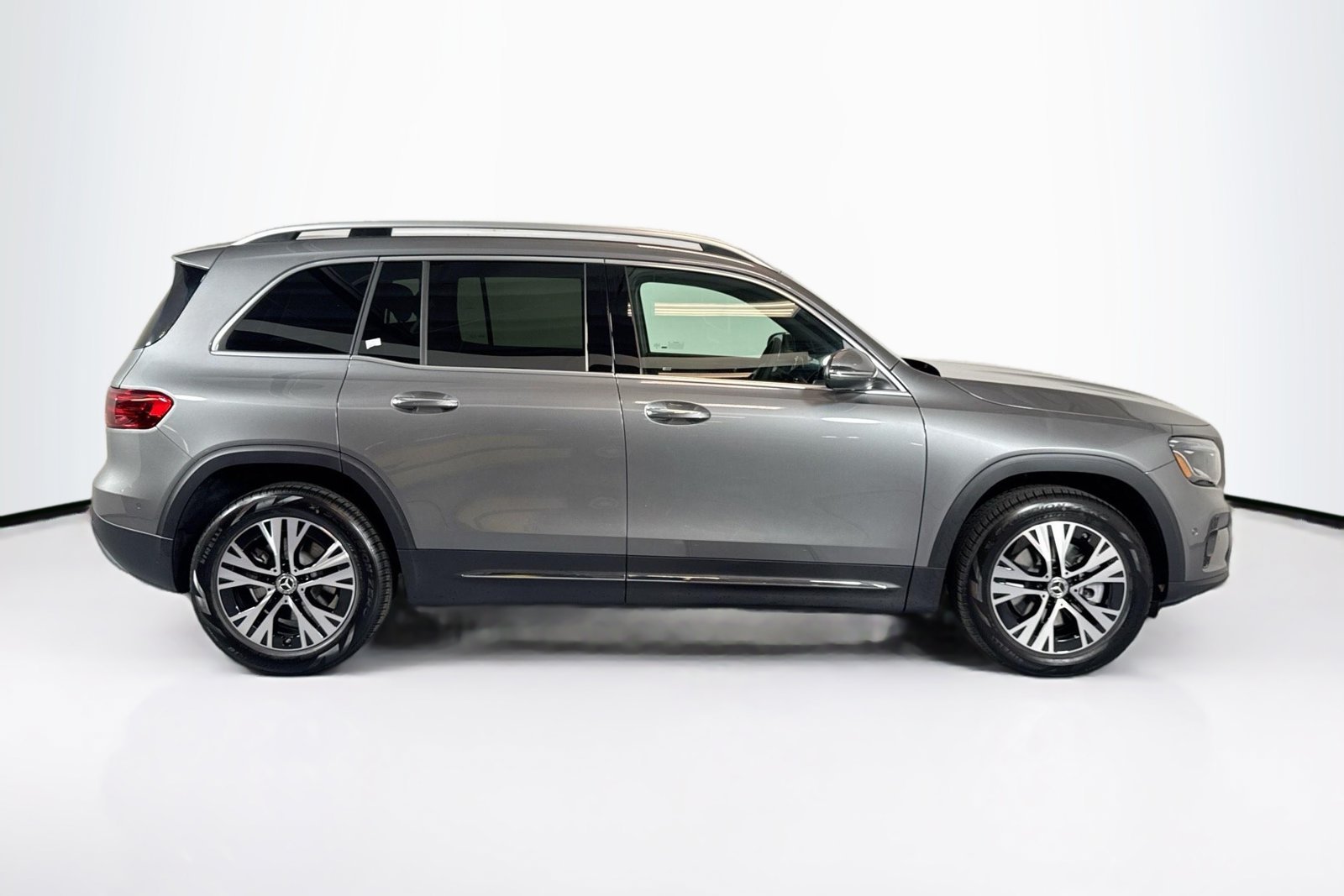 New 2026 Mountain Grey Metallic Mercedes-Benz GLB 250 image 4