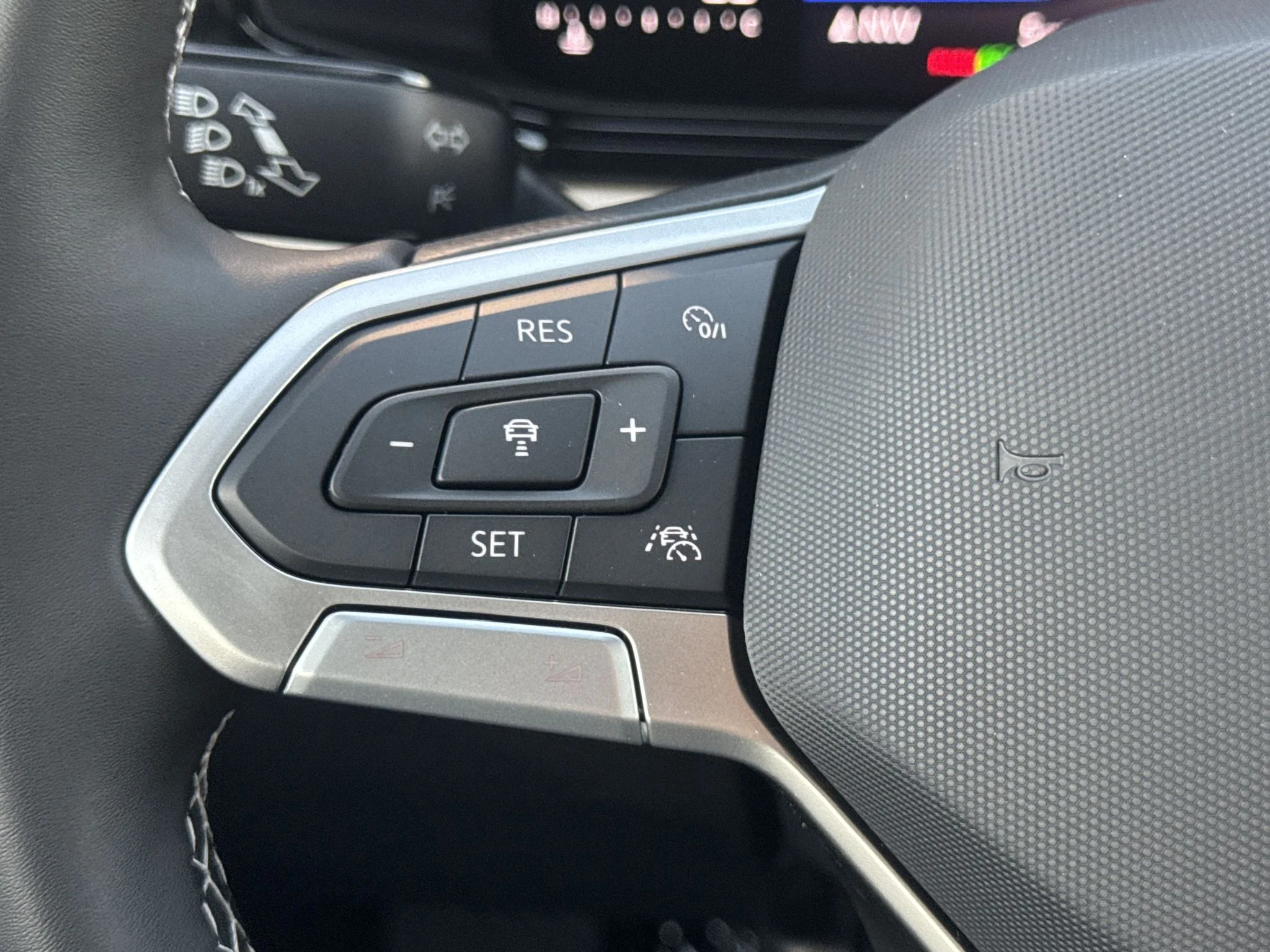 New 2027 Platinum Gray Metallic Volkswagen S image 18