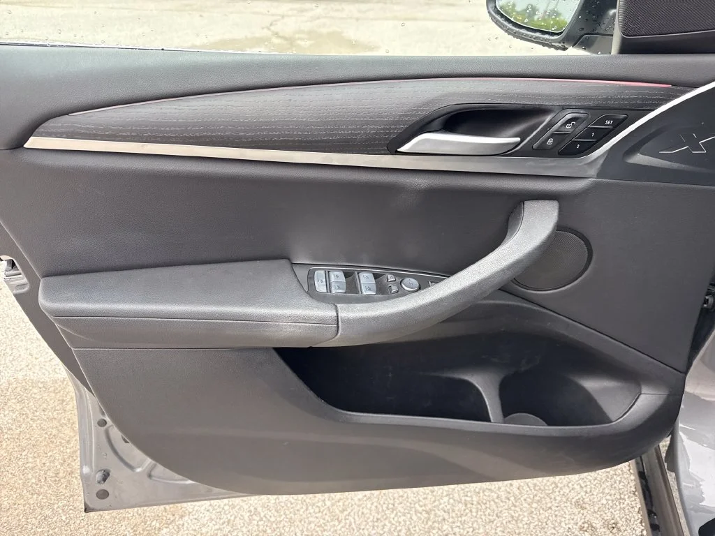 Used 2023 Gray BMW xDrive30i image 13