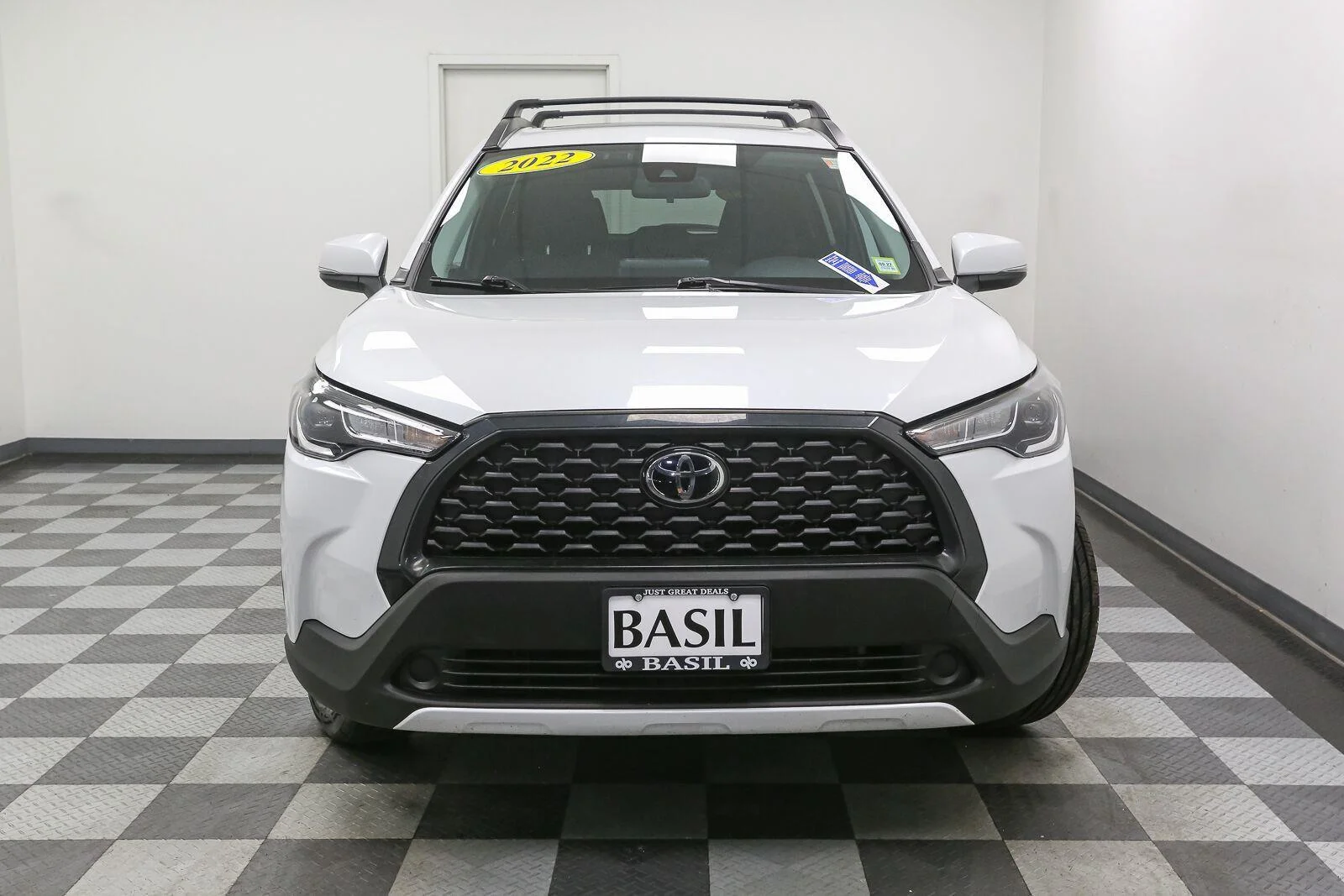 Used 2022 Wind Chill Pearl Toyota LE image 3
