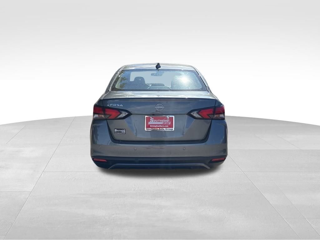 2025 Nissan Versa 1.6 SV photo 2